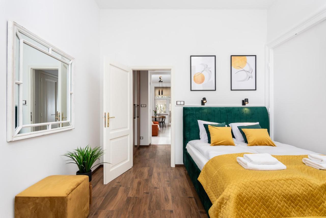 Premium Splendid Old Town Suites - By Upstairs Cracovia Exterior foto